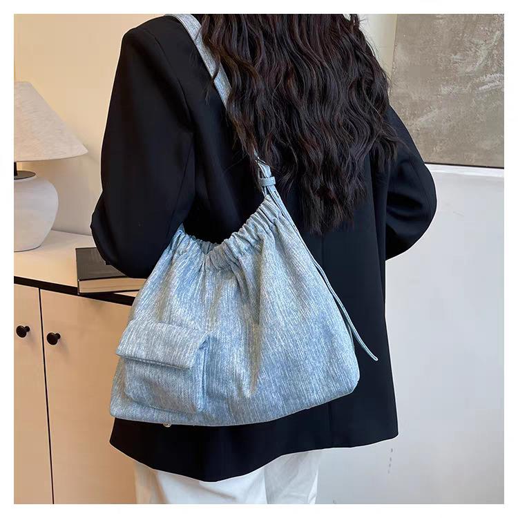 

Denim Bag Large-capacity All-matching One-shoulder Cross-body Drawstring Student Class Tote 33x11x27 світло-синій колір