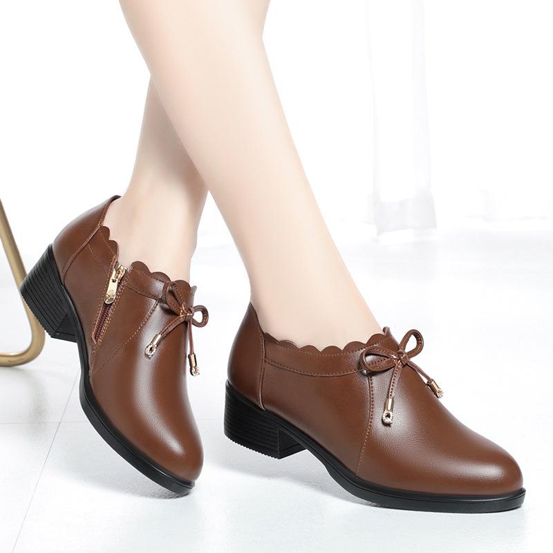 Mode 2024 Frühling Herbst Neue Damen Einzelschuhe Keile Weiche Sohle Bequeme Mutter Leder High Heels Dicken Tiefen Mund Mode