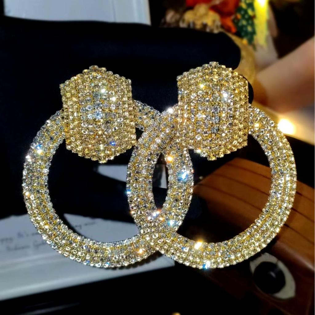 Czarne, nieblaknące, okrągłe kolczyki do elektroforezy dla kobiet o odważnej osobowości i dużych kółkach