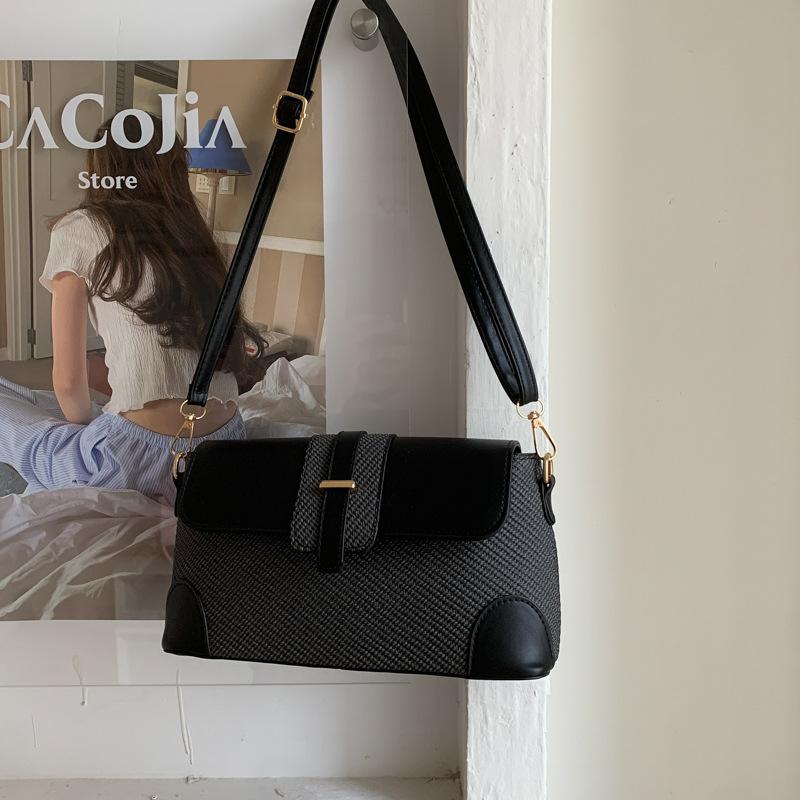 

Splicing temperament versatile foreign style small square bag women s retro casual personality fashion simple high summer messenger bag чёрный
