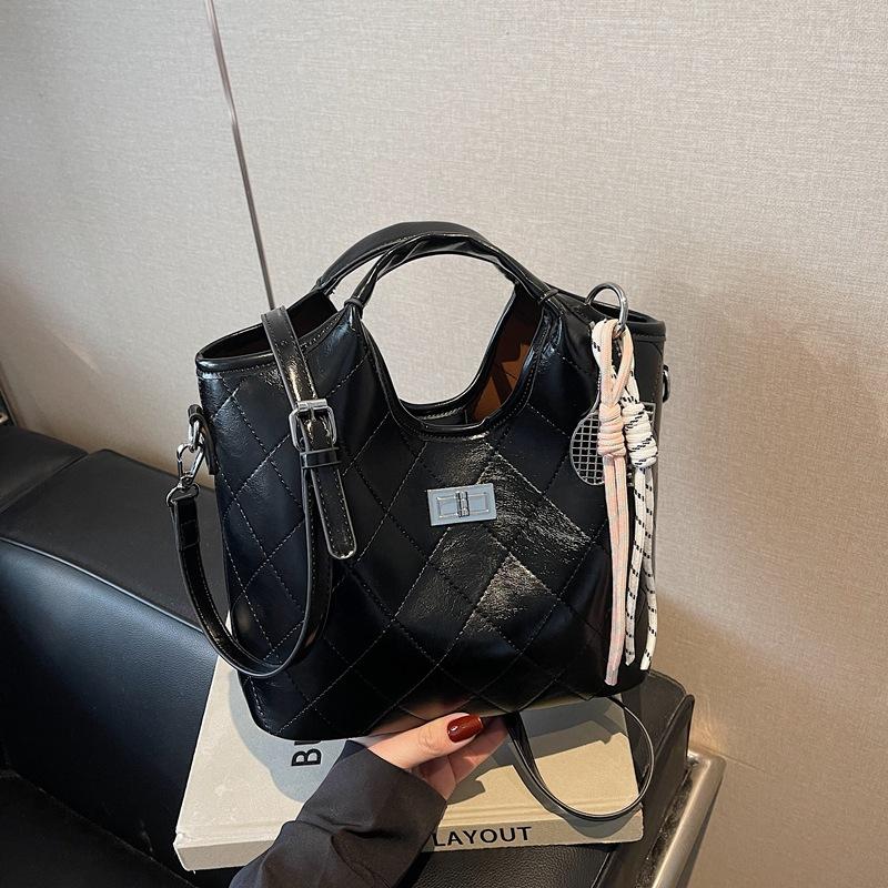 2025 new commuter bucket bag women's rhombus simple handbag bag niche fashion trend messenger bag