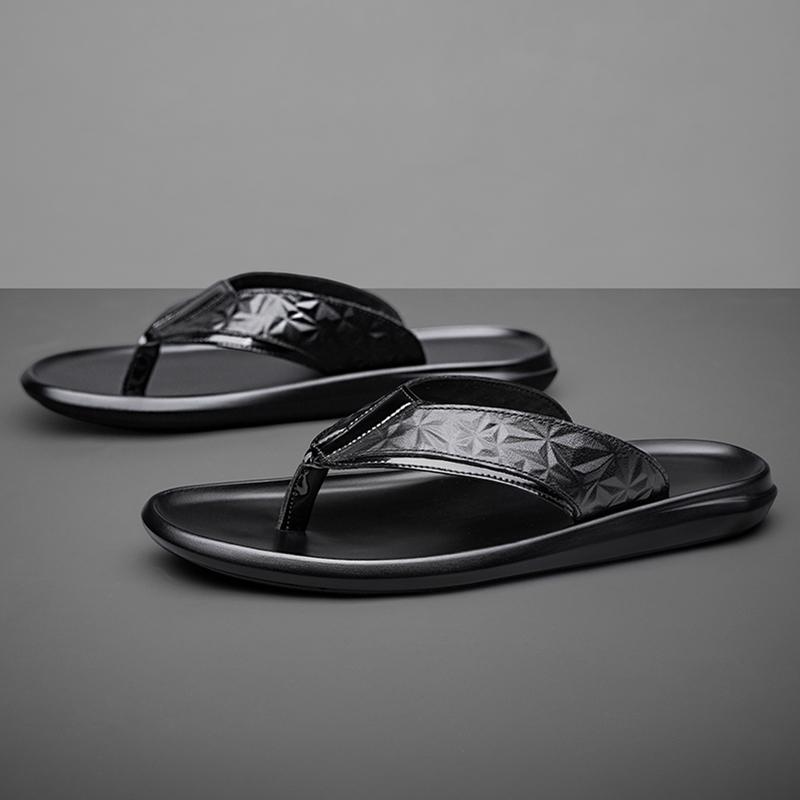 Fashion 2025 New Men Flat Designer Antiskid Slippers Luxury Brand Genuine Leather Walking Shoes Breathable Comfy Indoor Outdoor Slippers