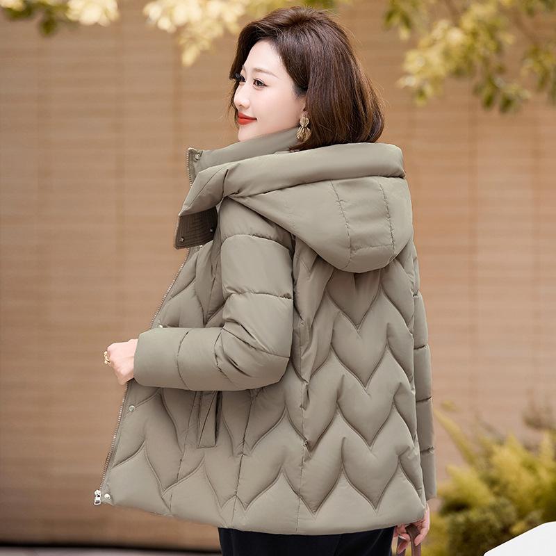 Small mother winter padded jacket women's short removable hat medium and old women's large size padded jacket