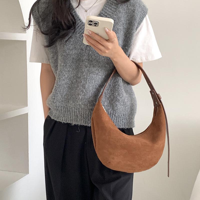 Autumn and Winter Women's Korean Versatile Suede Handheld Dumpling Bun for Commuting Style Suede Underarm Crescent Bun