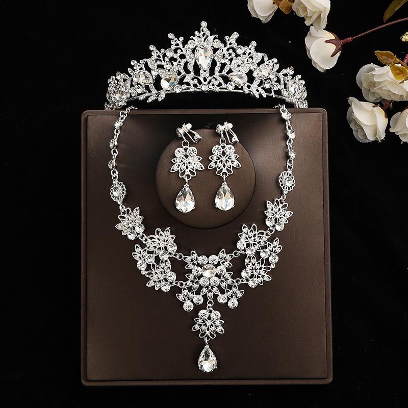 Ensemble Nuptial Féerique: Couronne, Collier & Boucles d'oreilles – Parfait pour un Mariage ou un Anniversaire