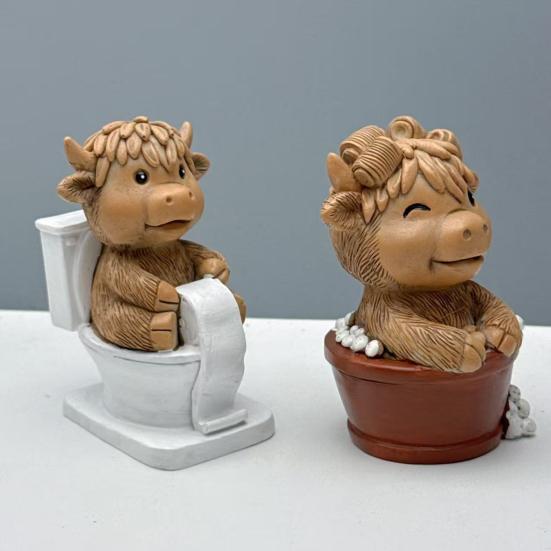 Highland Cattle Resin Statue Paper Roll Toilet Bathing Highland Cow Figurine