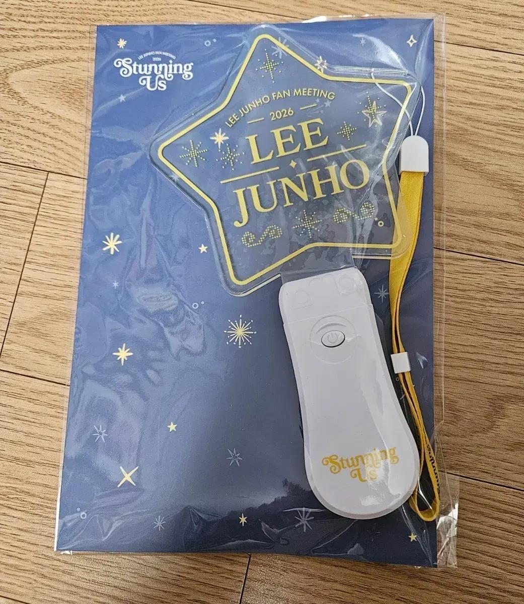 

Lee Junho Fan Meeting Turning Earthlight Stick (Byulbong)