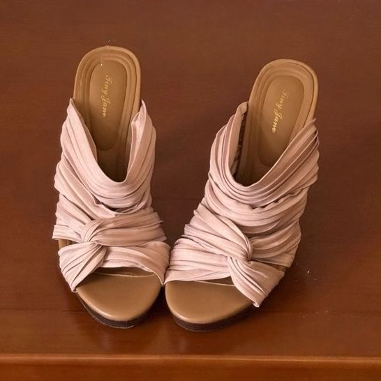 

2025 new pleated cross strap open-toed nude high heels French temperament waterproof table round head cool slippers women 40 коричневый