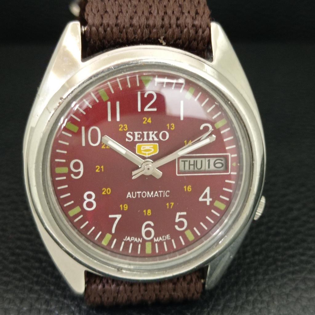 VINTAGE SEIKO 5 AUTOMATIC 7006A JAPAN MENS MAROON COLOR DIAL WATCH a708518-1