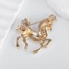 Broche Cheval Mignon en Émail Strass Épinglette Cheval en Alliage Broche Animal Accessoire de Tenue pour Manteaux Écharpes Sacs