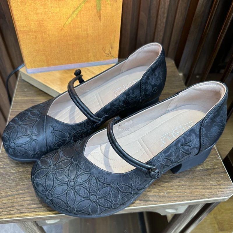 

Spring and summer new Chinese single shoes light mouth versatile cheongsam embroidered single shoes women s black beige autumn 35 чёрный