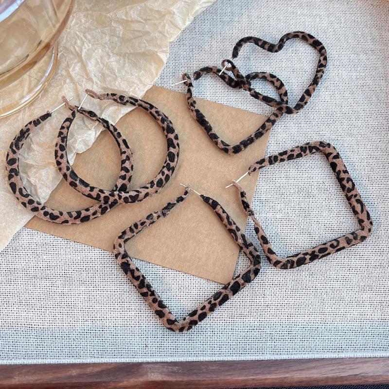 Lightweight Animal Pattern Geometric Dangle Earrings With Soft Flocking Finish Comfortable Wear Ear Accessories