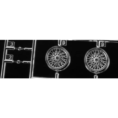 Hasegawa 1/24 scale Toyota 2000GT wire wheel plastic model kit 20617