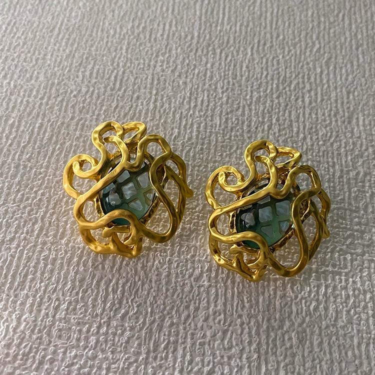 European and American exaggerated heavy industry metal gold geometric flower earrings advanced sense retro cold wind medieval hollow earrings