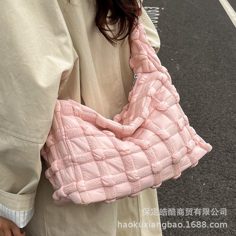 Herbst- und Winter-Daunentasche große Kapazitätstasche 2025 neue Diamantwolke Pendlertasche lässige Schulter-Umhängetasche Tote Bag