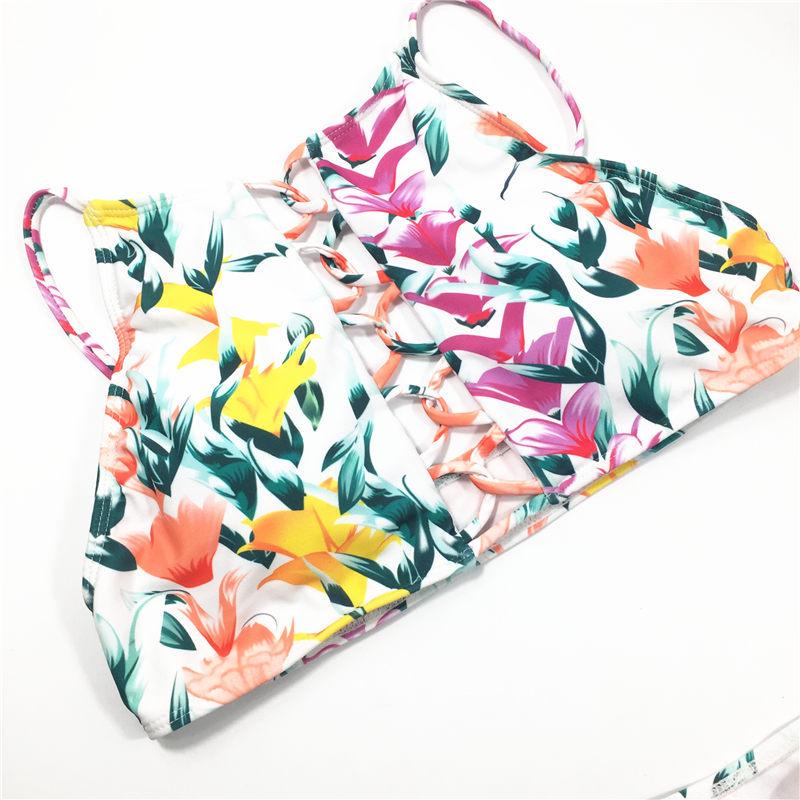 Kadın Desenli Göğüs Çapraz Kemerli Yırtmaçlı Mayo Bikini