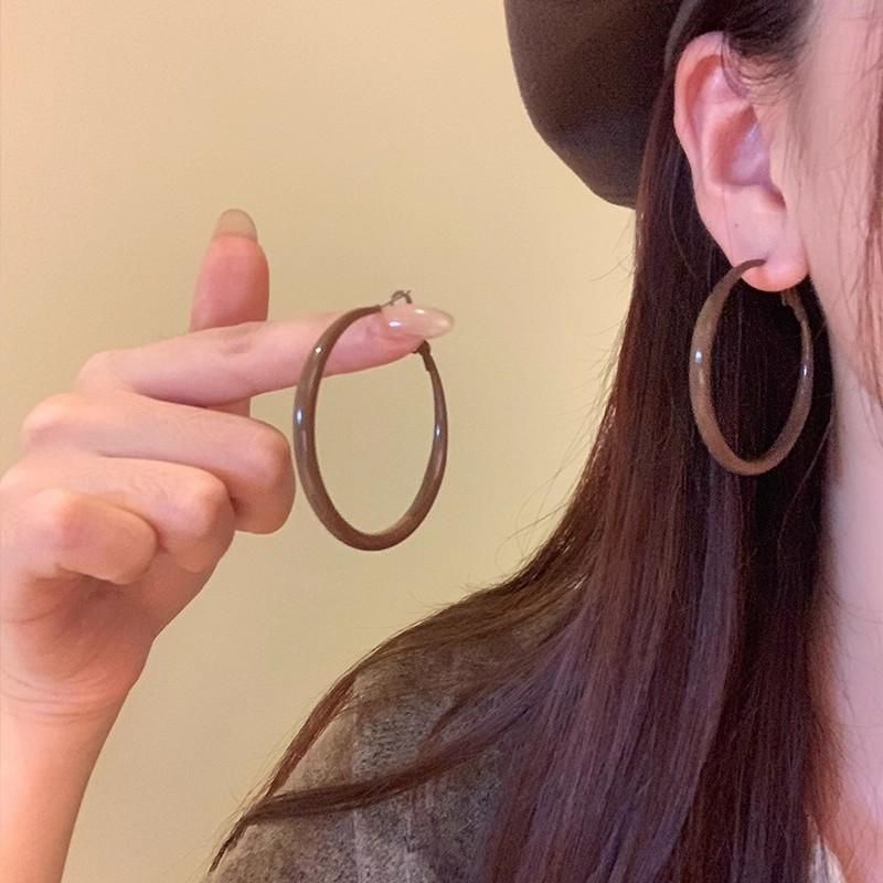 Popular Maillard Retro Coffee Earrings Women's Hong Kong Style Temperament High-end Earrings Internet Celebrity Same Ear Jewelry
