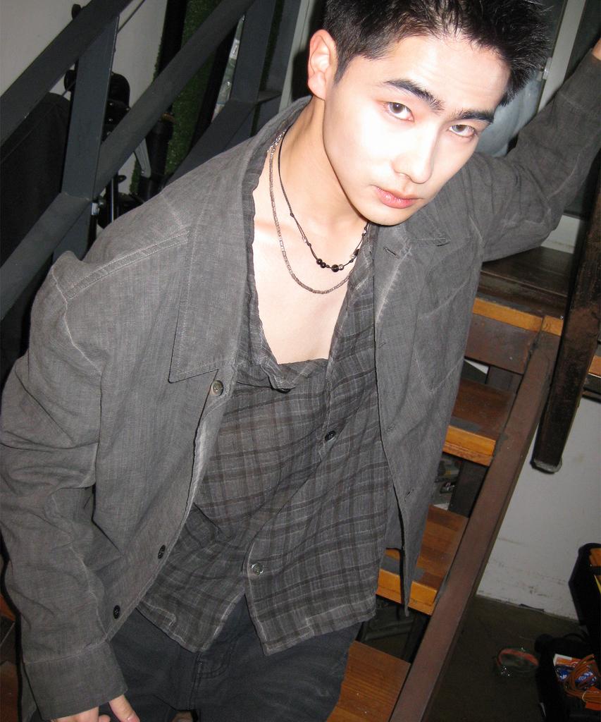 Endeuligseu Starring Luna Surface Linen Shirt (Black)