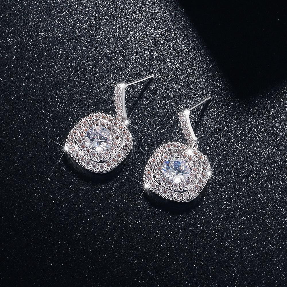 ZAKOL Ensemble Collier Boucles d'Oreilles Géométriques Classiques en Zircone Cubique pour Femmes Zircon Brillant Carré Couleur Argent Mariage Fête Zircon