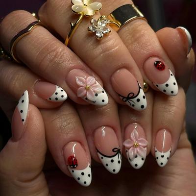 Yousheng 1 Juego Uñas Postizas Puntiagudas de Mariquita y Flor Primavera 3D Floral Adhesivas Falsas Uñas Postizas de Cobertura Total Removibles Almendra Pegamento en Uñas Postizas para