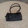 Black retro tote bag women's 2024 new premium texture minimalist lightweight commuter pleated portable shoulder bag