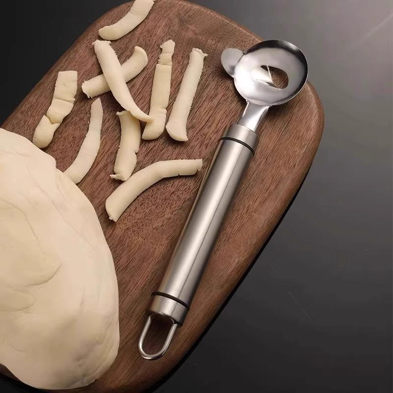 A Food-grade Stainless Steel Household Hand-held Rice Knife That Is Easy To Clean for Knife-cut Noodles