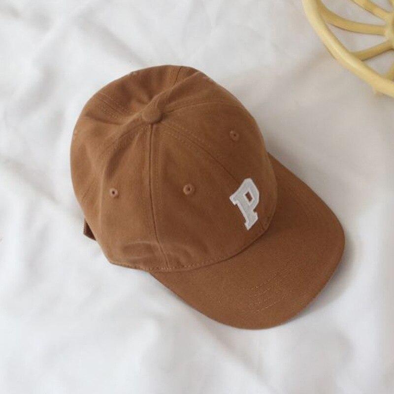 

Детская простая универсальная бейсболка с буквами