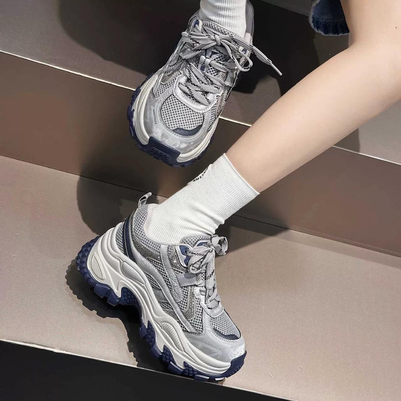 

Yueyu platform dad shoes women s 2025 autumn versatile retro 7cm height increase casual mesh sports muffin women s shoes 40 синий