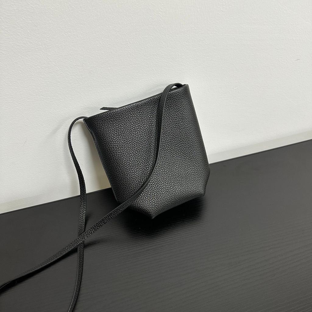 Row wind niche imported first-layer cowhide commuter mini bucket bag minimalist wind shoulder portable oblique span mobile phone bag