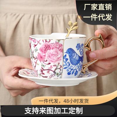 Kaffeetasse und Untertasse im nordischen pastoralen Stil aus britischer Keramik, kreative schwarze Teetasse, goldene Hand, Nachmittagsteetasse und Untertasse