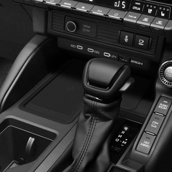 Bezdrátové nabíjení středové konzoly Ochranná podložka odolná proti opotřebení Neklouzavý design Vodotěsná podložka středové konzoly pro Toyota Prado 2024-2025