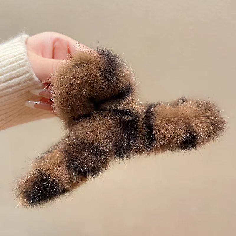 Leopard Print Plush Claw Clip for Women: High-End 2025 Large Hair Accessory for Autumn/Winter Updo