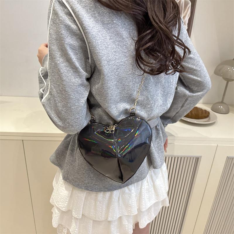 Niche Design Laser Glossy Love Shape Messenger Bag Spring and Summer Popular Chain Shoulder Bag Women