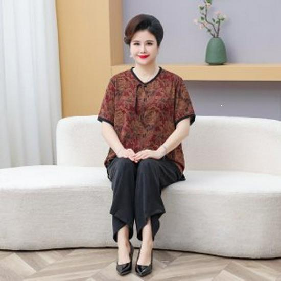 

Plus Size Fashionable Summer Short-Sleeve Top for Middle-Aged Women 3XL червоний