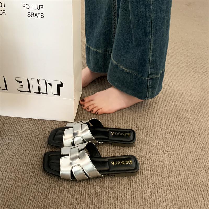 Slippers women's summer wear 2025 new versatile Internet celebrity soft bottom one-word drag non-slip flat bottom cool slippers ins tide