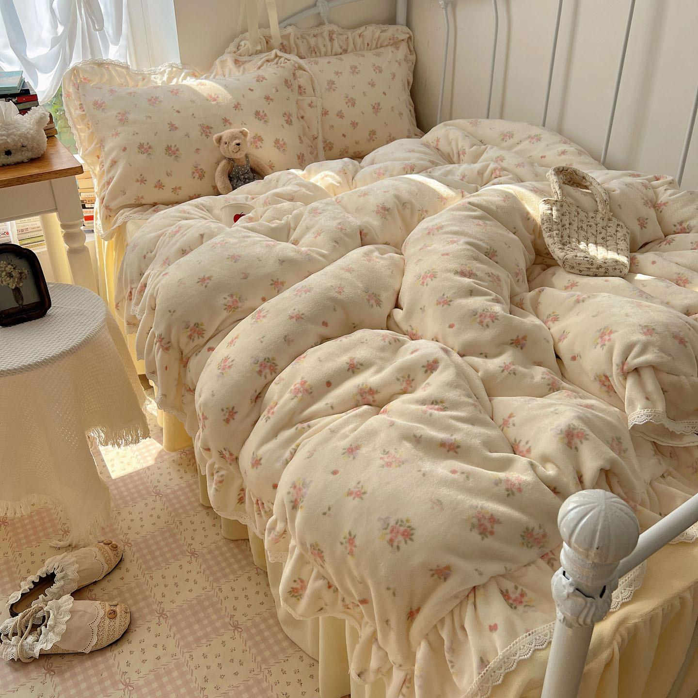 

Девочка Кружево Утолщенный Молочный Флис Четыре предмета Двусторонний Приятный к коже Мягкий Цветочный Высокограммовый Набор из трех предметов 0.9m 3pc- 150 * 200cm quilt core