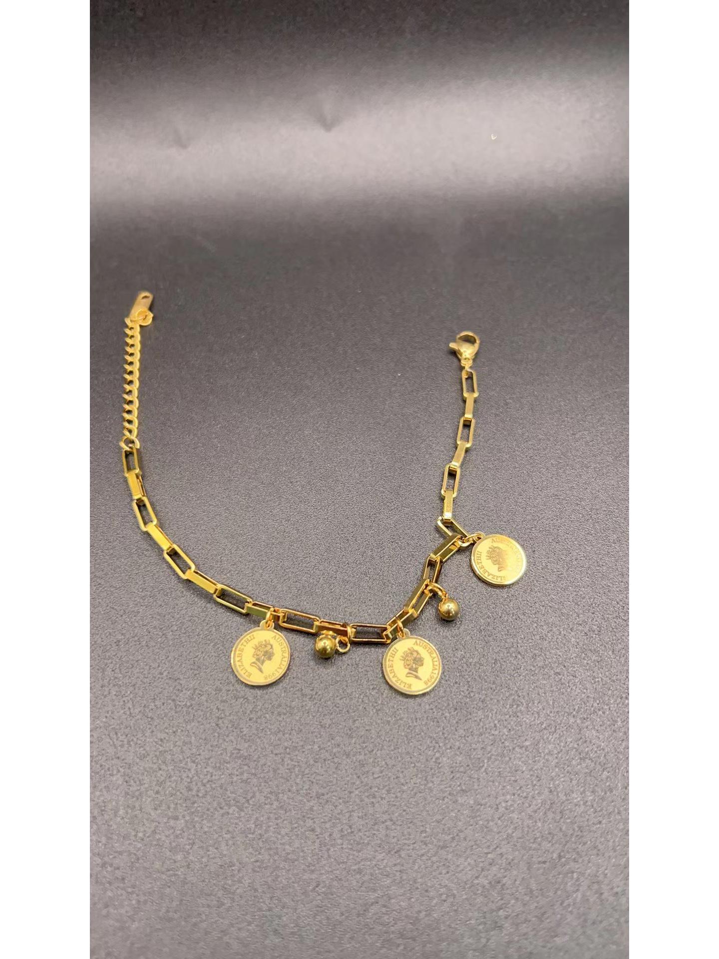 

Браслет из титановой стали с покрытием из 18-каратного золота — универсальный, модный, не выцветающий дизайн, вдохновленный трендами TikTok