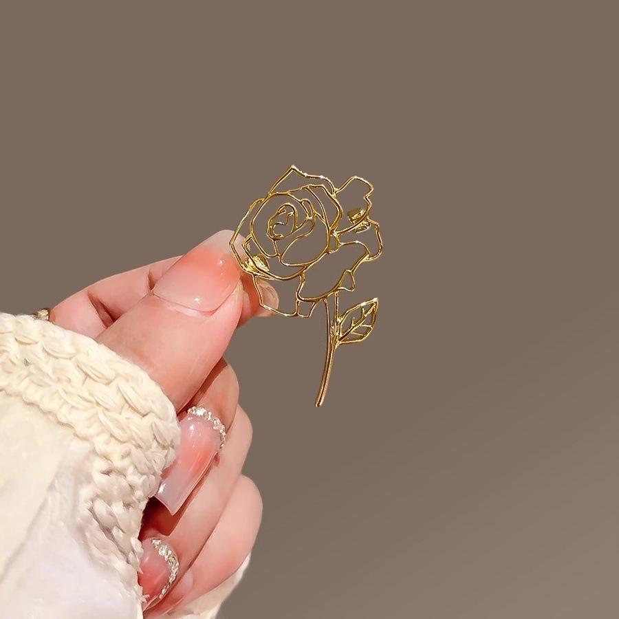 Korean hollow metal rose brooch high-end women's cardigan jacket brooch exquisite pin accessories