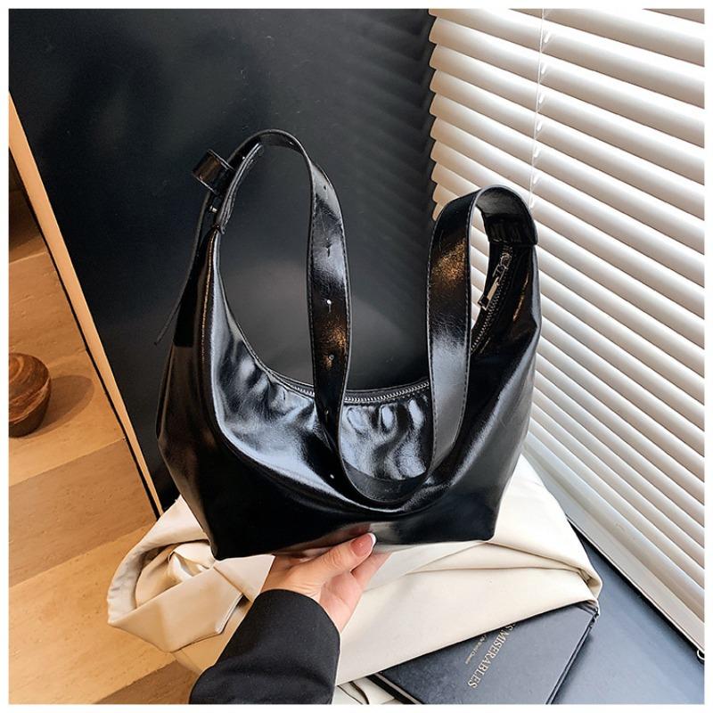 

Niche bag women s large-capacity new summer casual shoulder messenger bag commuter dumpling bag чорний