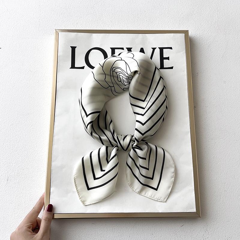 Korean Style Sweet Green Floral Butterfly Faux Silk Scarf - Women’s Versatile Spring/Summer Neck Scarf, 70cm Square.