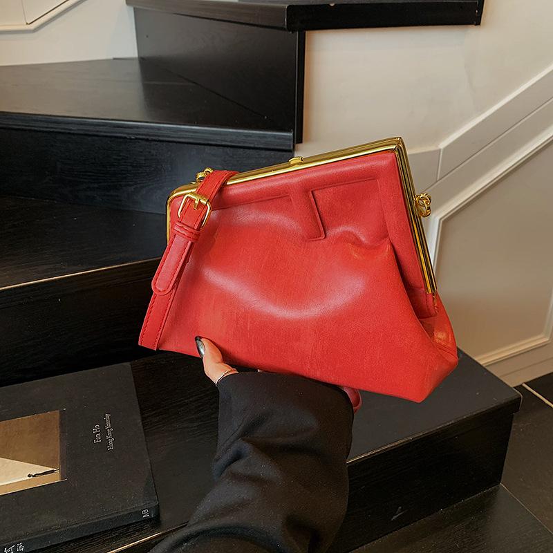 

Bags personalized small bag 2025 new European and American fashion shoulder bag women s trend versatile messenger triangle bag pu чорний