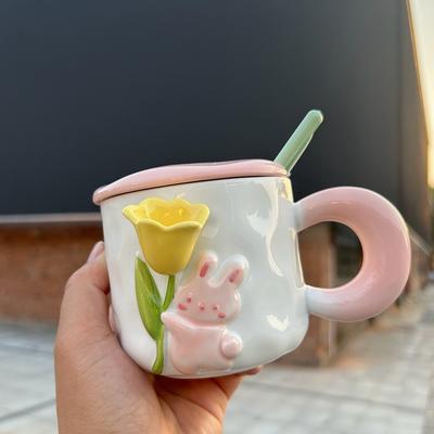 Niedliche Kaninchen Keramiktasse Tulpenbecher Große Kapazität Wasserbecher für Mädchen Haushaltsgeschenk mit Deckel Löffel Keramiktasse