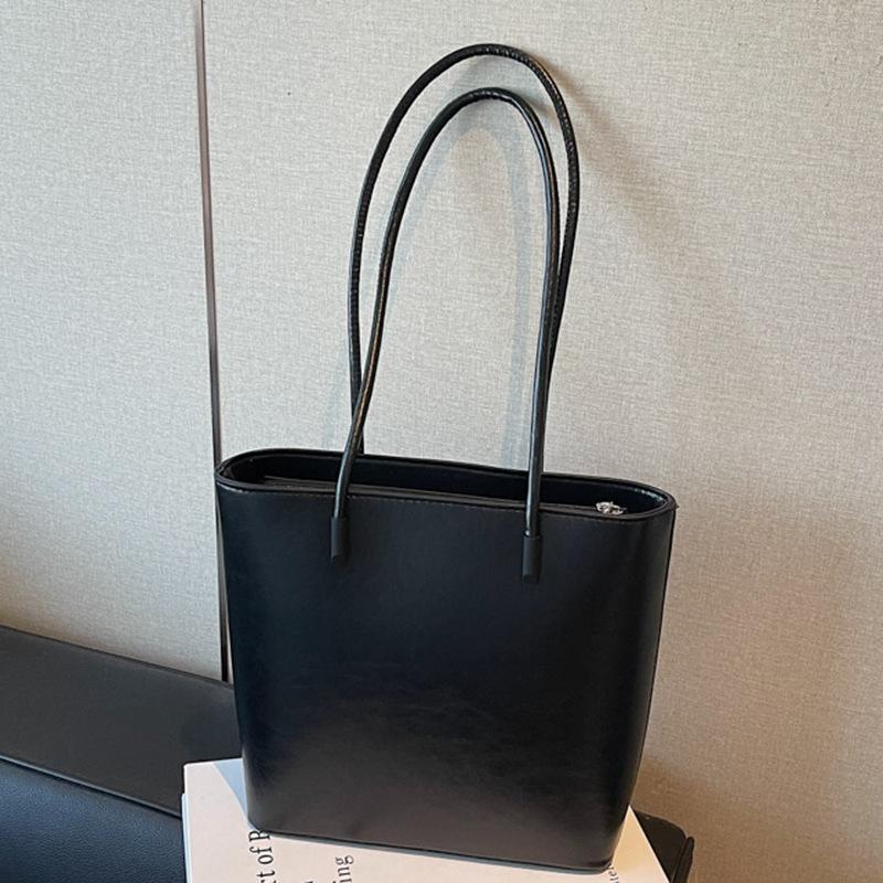 A Trendy and Retro Tote Bag, A Stylish and Large-capacity Single-shoulder Bag