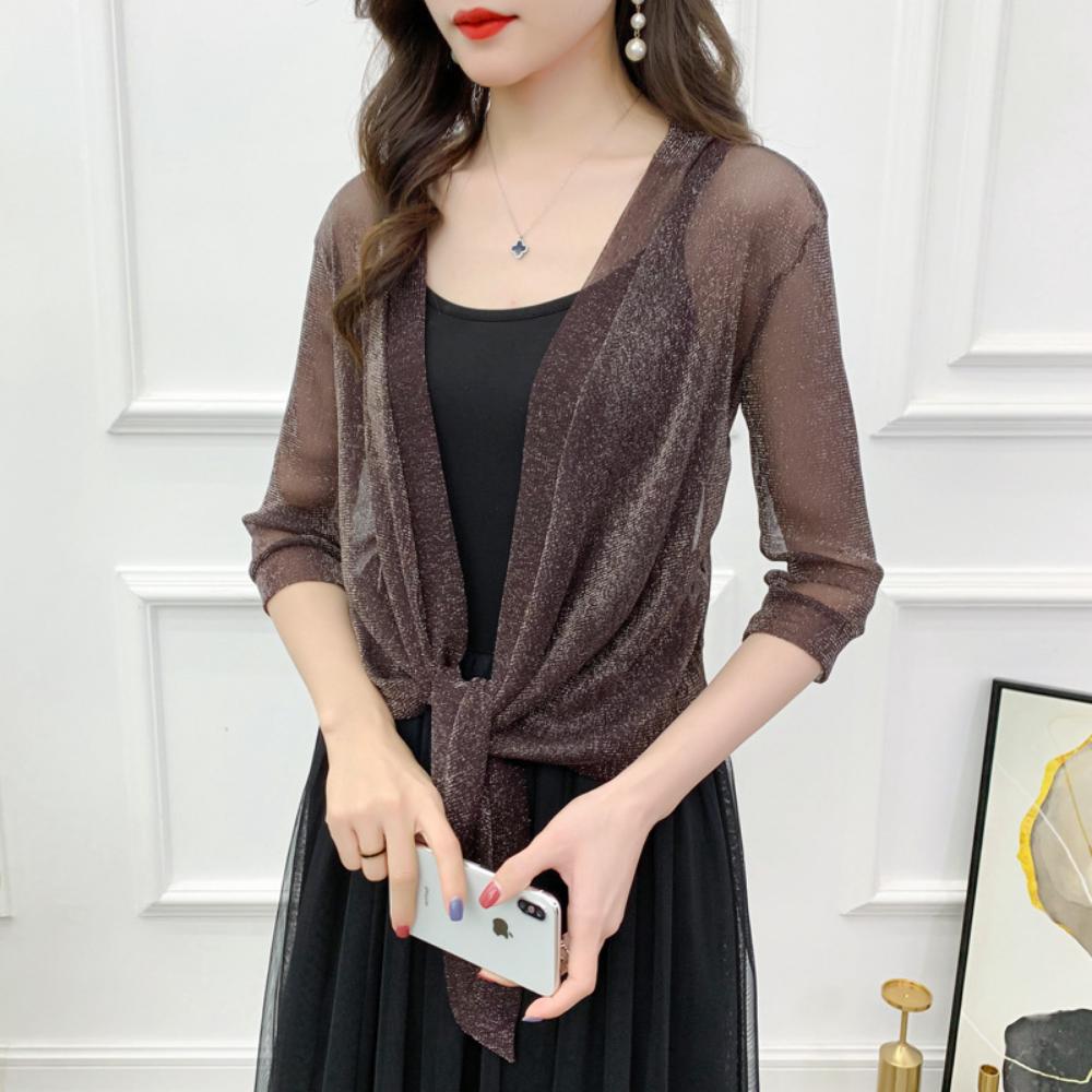 A Small Shawl Paired with a Summer Camisole Skirt and a Top Jacket for a Short Summer Cardigan and a Large Loose Top