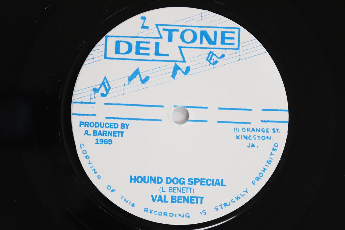 

7-дюймовая пластинка VERSATILES / VAL BENNETT - Worries A Yard / Hound Dog Special НЕТ НА ЛЕЙБЛЕ / 2014 UK Регги, Ска и Даб Б/У