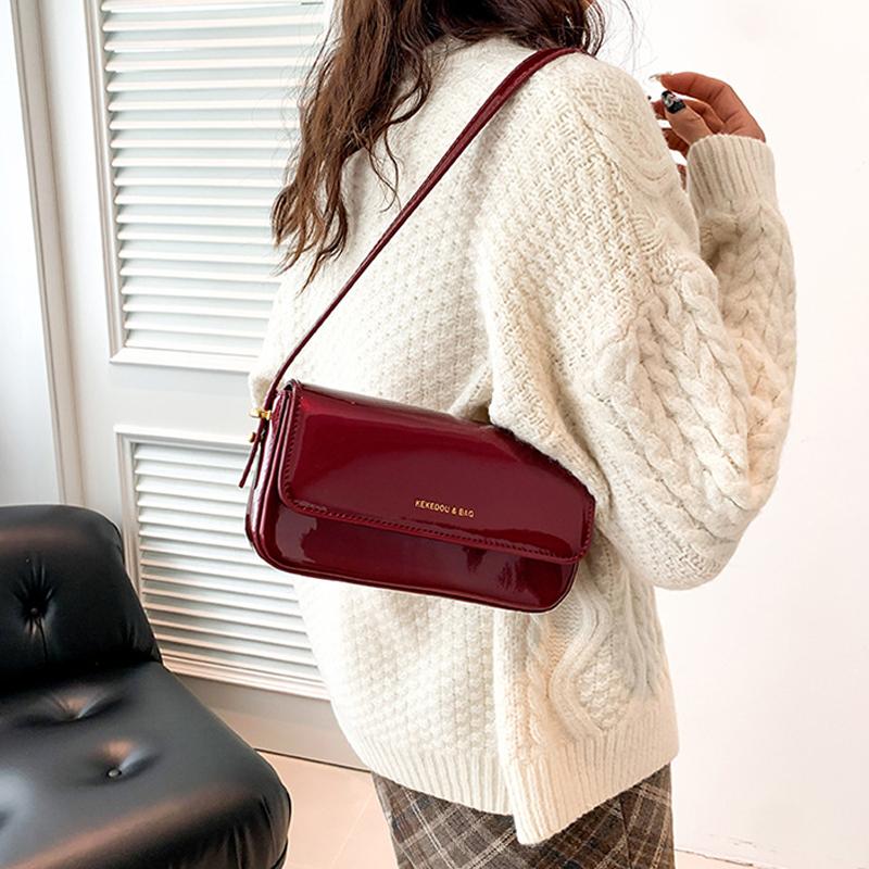 Women Exquisite Crossbody Bag Large Capacity PU Leather Vintage Sling Bag Adjustable Strap Fashion Shoulder Bag Retro Armpit Bag CLE