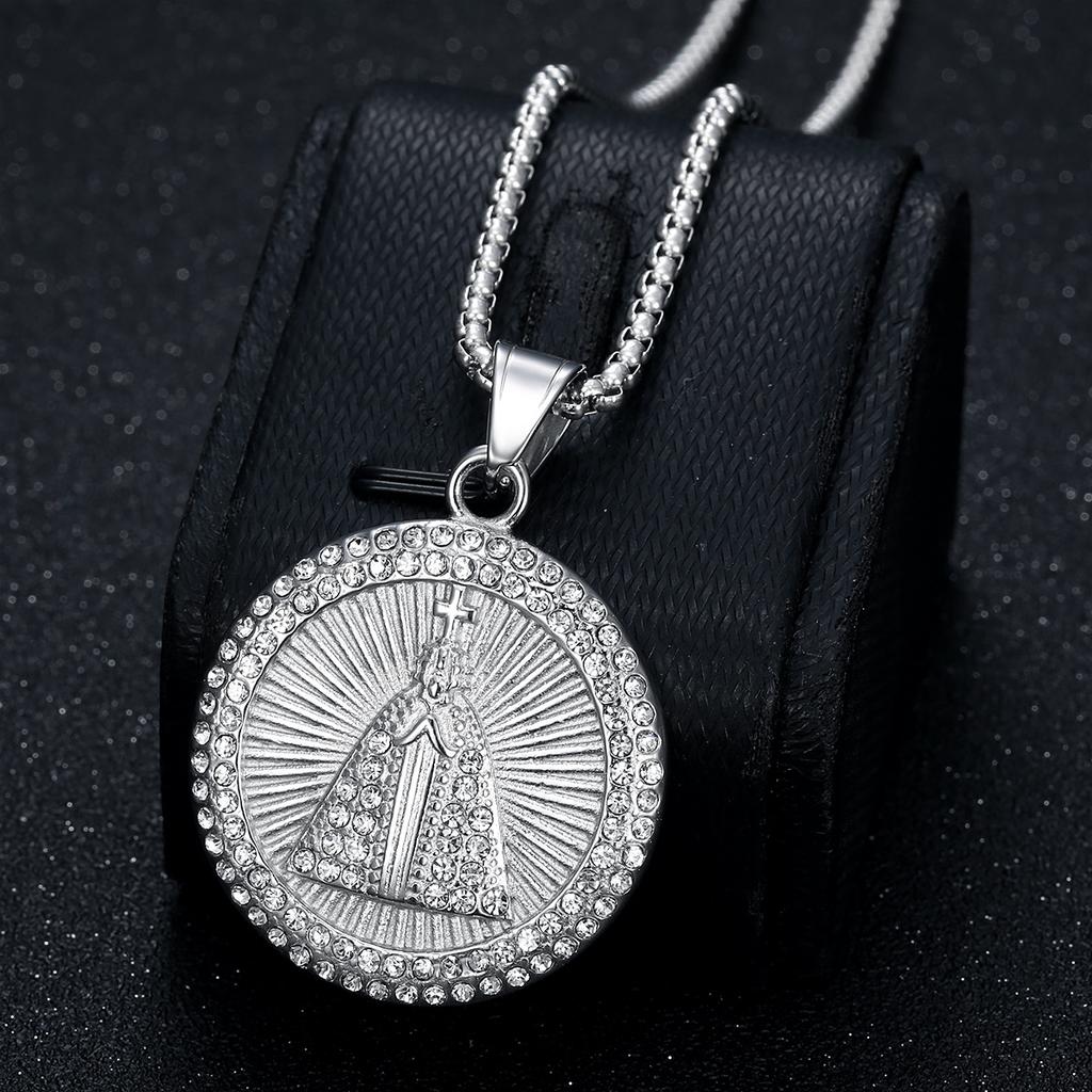 European and American Hip-hop Jewelry, Gold-plated Diamond-encrusted Round Brand Cross Pendant Necklace Personalized Party Wear Accessories