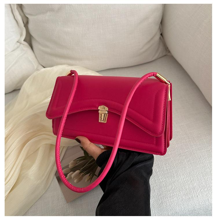 

French niche design underarm bag women s 2024 Korean version of the new trendy fashion texture shoulder handbag small square bag рожевий червоний колір