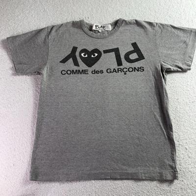 Comme des Garcons PLAY Maglietta con Testo Invertito Play Taglia L Grigio
