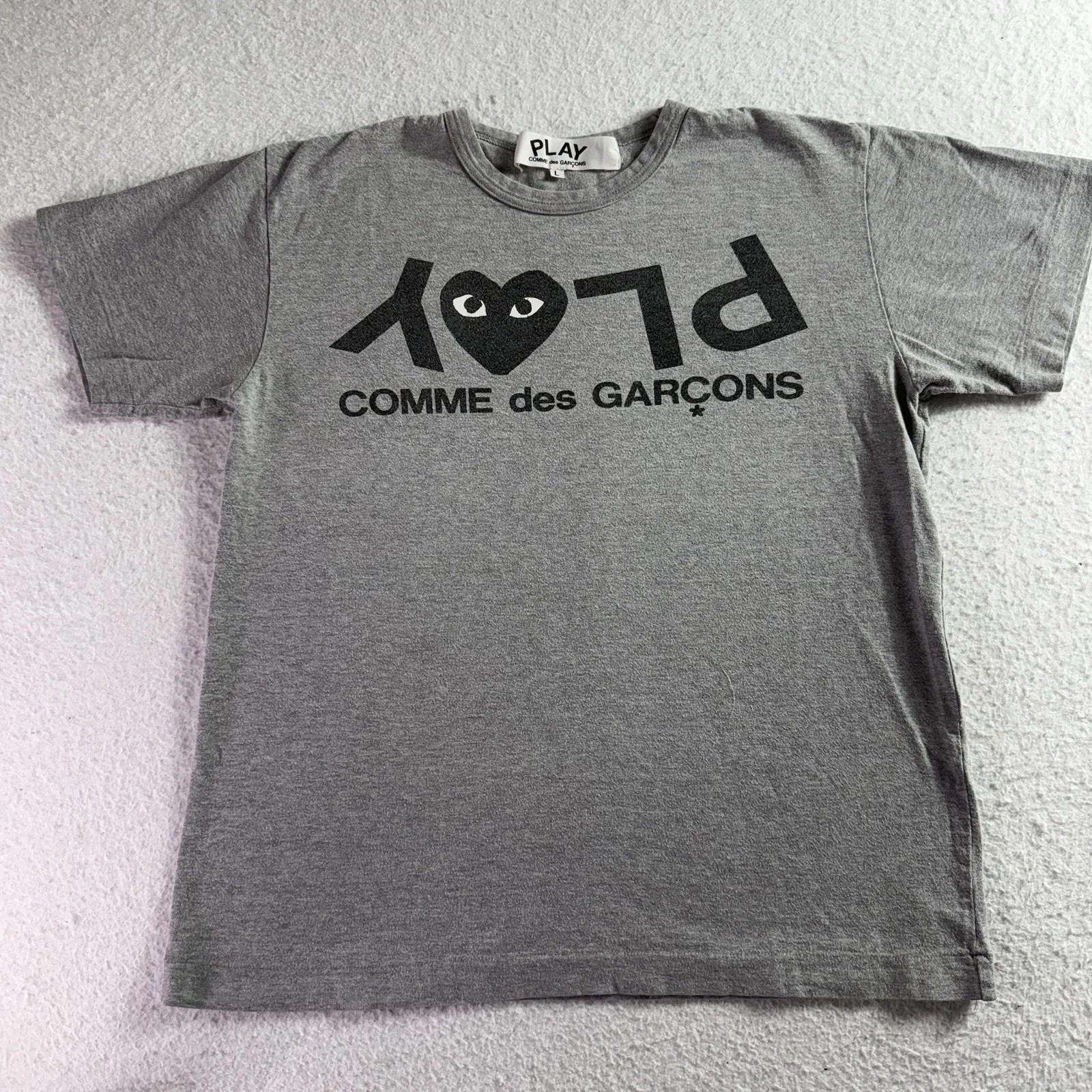

Comme des Garcons PLAY Футболка Play с перевернутым текстом Размер L Серый 4XL